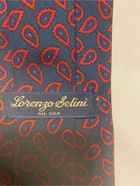 Men’s Navy Silk Tie with Red Paisley